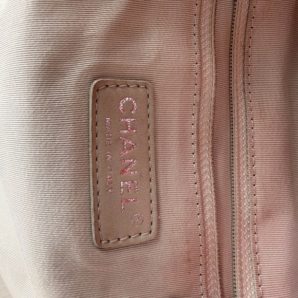 Chanel Chain Around Grail Bag - Medium with Certificate - Picture 5 of 13